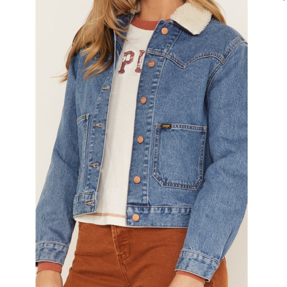 Wrangler Women's Light Wash Denim Sherpa Collar Western Jacket - small